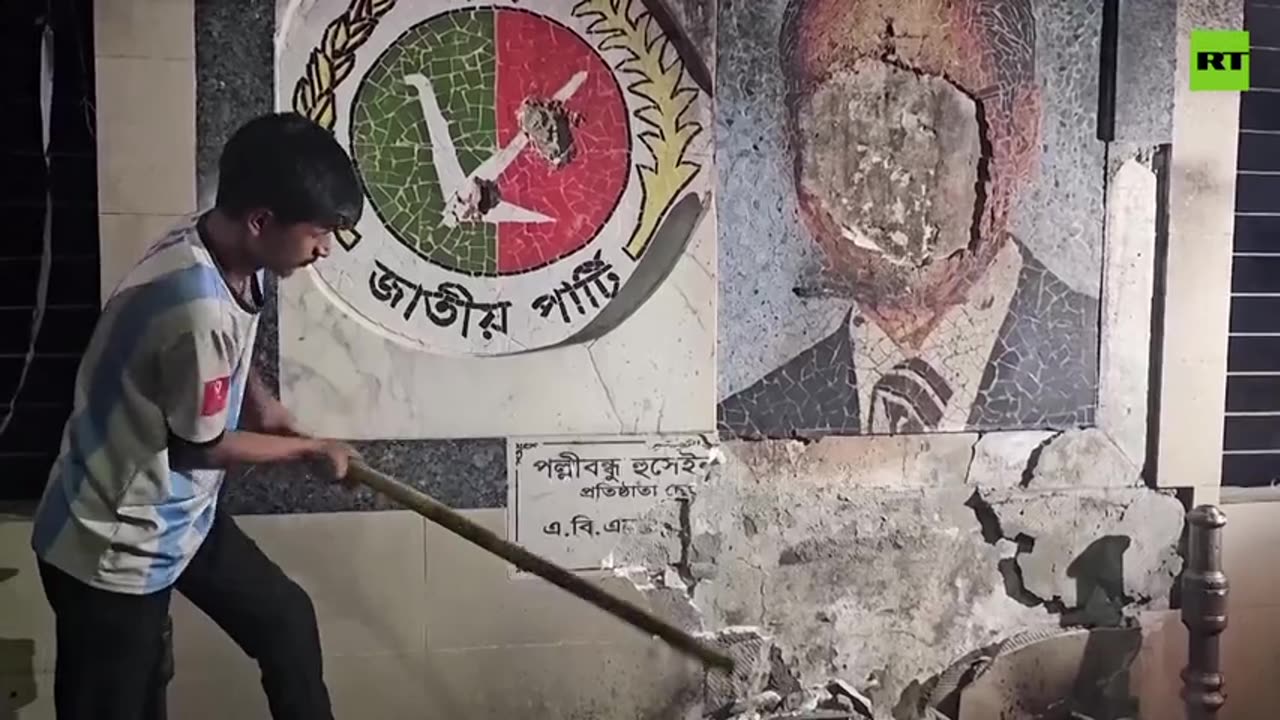Protesters set fire to HQ of Bangladesh party that backed ousted leader Hasina