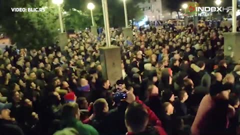 Delije luduju u Napoliju, pjevaju o Kosovu i UEFA-i