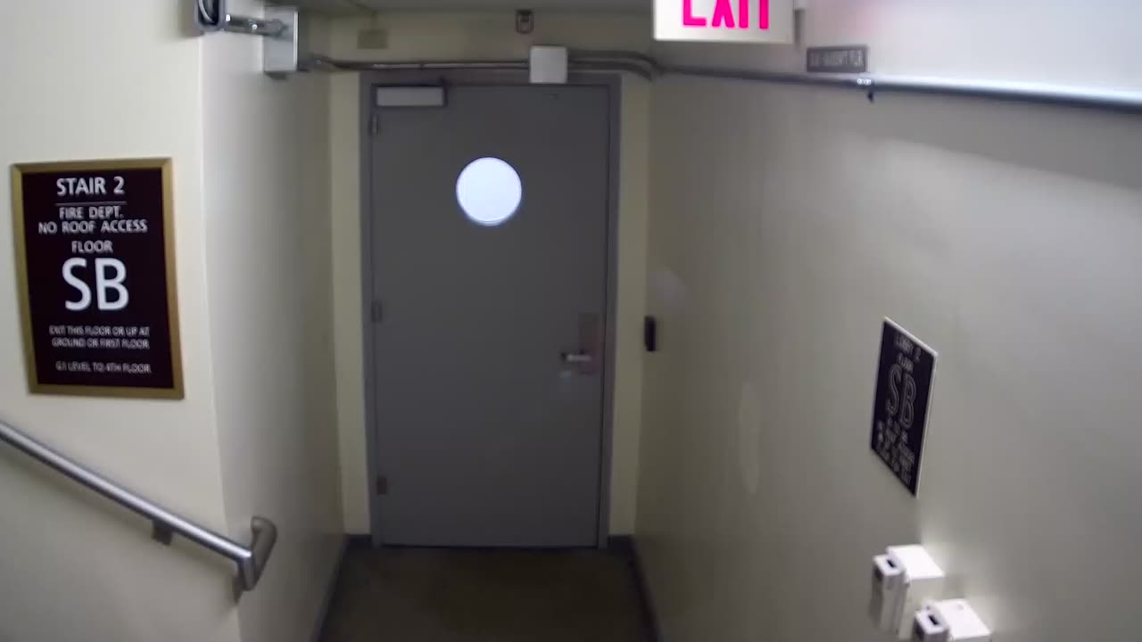 6160RHOBSBRSBST2StairwaySide_2021-01-06_05h00min00s220ms.mp4