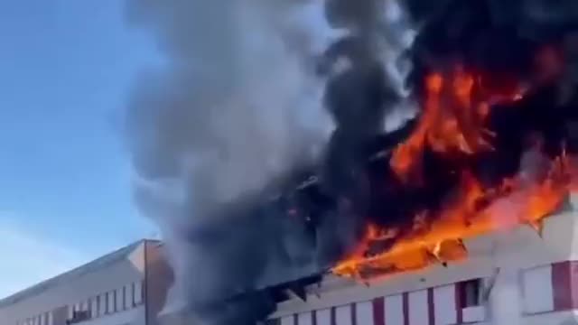 לאחר החלטה על זריקות חובה לכוחות הביטחון האיטלקים.המחסן הראשי באיטליה שבו נמצאות הזריקות עולה באש