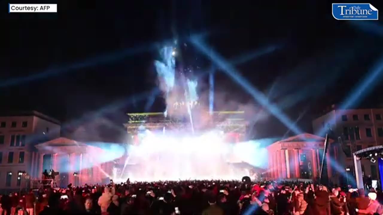 NEW YEAR_S LIGHT SHOW AND FIREWORKS AT THE BRANDENBURG GATE IN BERLIN