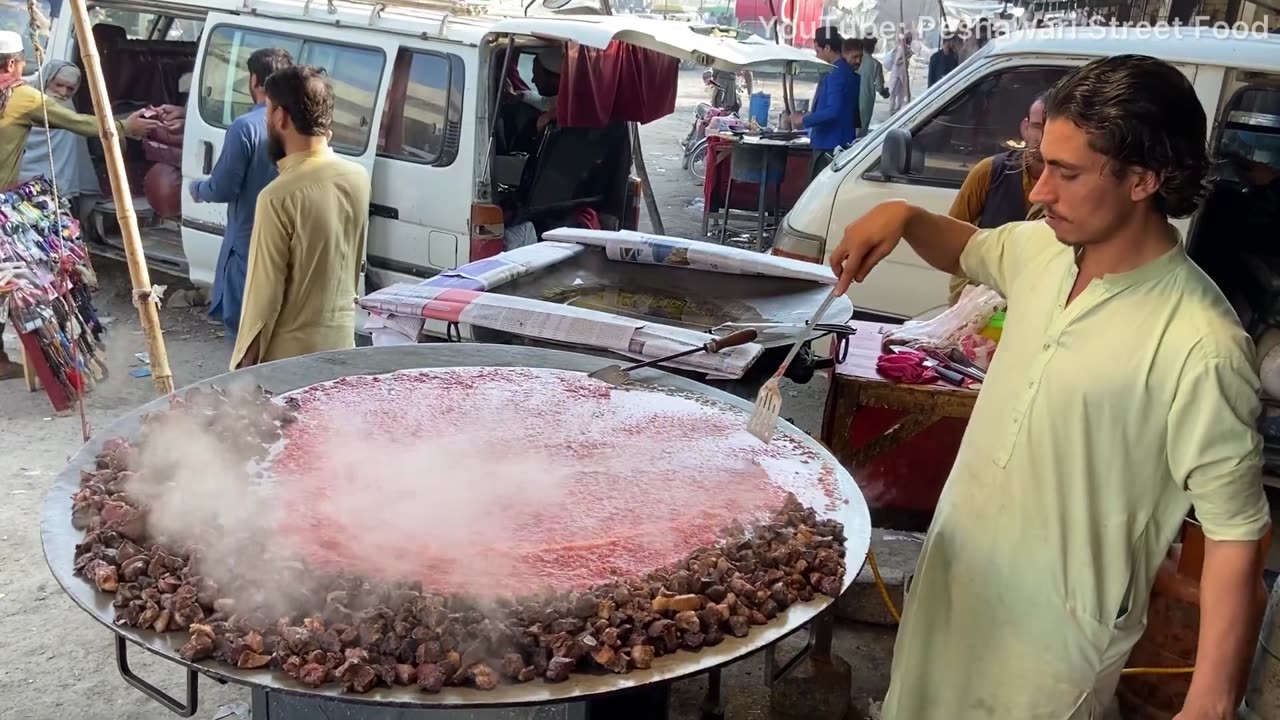 GIANT LIVER FRIED IN PESHAWAR - TAWA FRY KALEJI RECIPE - BIGGEST MUTTON MASALA TAWA LIVER FRIED