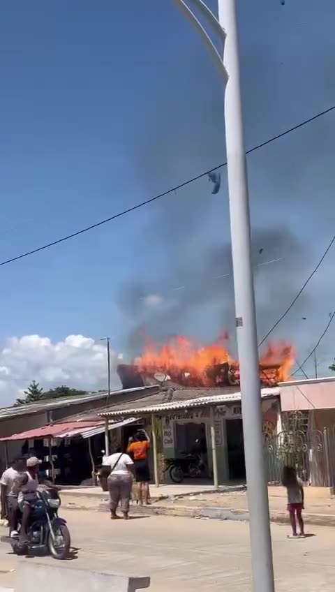 INCENDIO EN RESTAURANTE EN MANATÍ, ATLÁNTICO