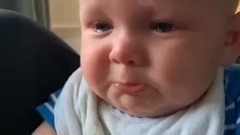 baby's reaction to the song twinkle twinkle