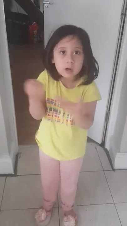 baby Cassie worships too