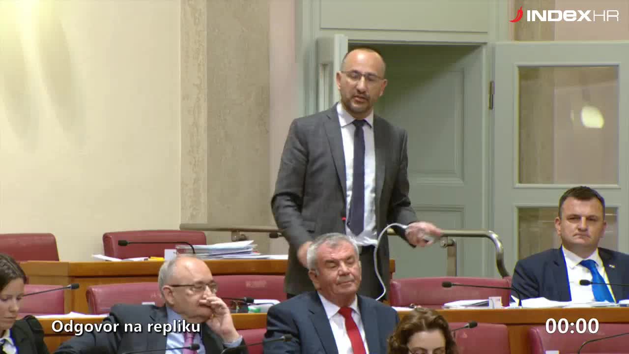 Okršaj Zekanovića i SDP-ovaca u Saboru