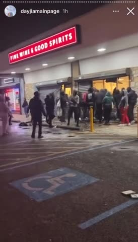 Radical BLM Supporters Loot Stores In Lawless Philadelphia