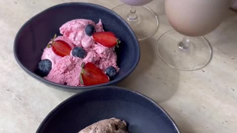 Delicious homemade ice cream with only 3 ingredients)