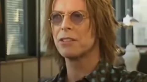 David Bowie on the Internet in 1999. via #ToreSays