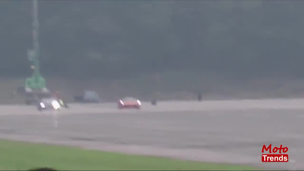 Ferrari LaFerrari Vs Bugatti Veyron Drag Race - Supercar Racing