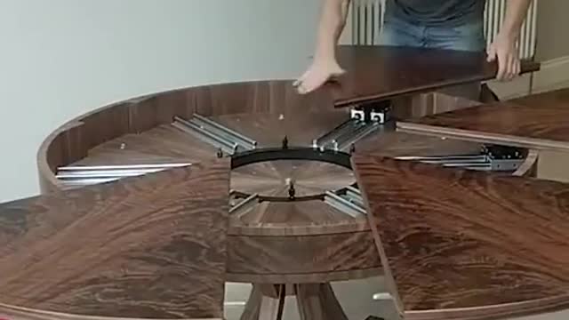 A Foldable dinner table - Oddly Satisfying