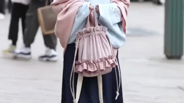 Street shot: Beauty in costume
