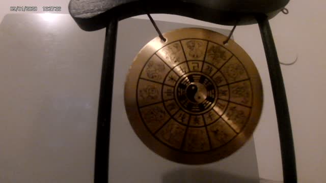 The reflecting Sounds of the Gong.