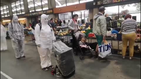 LEs Masques Blancs Lyon à Bourg En Bresse Marché couvert 07 Aout