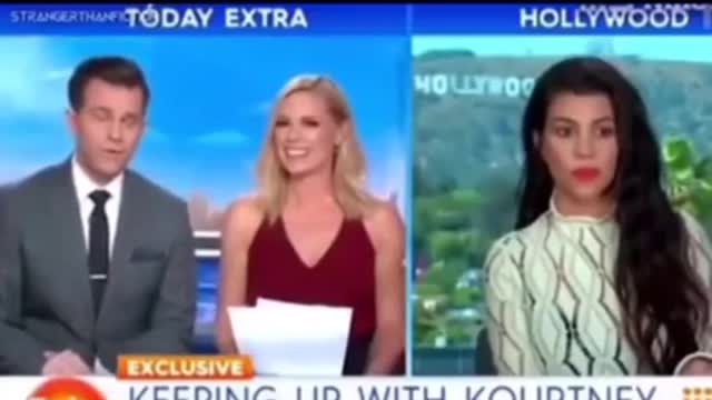 EFFRAYANT !!! KOURTNEY KARDASHIAN BUGGE EN PLEIN DIRECT... MK ULTRA A OTÉ LES PILES !!!