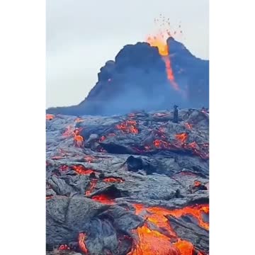 would you stand this close to lava?😲