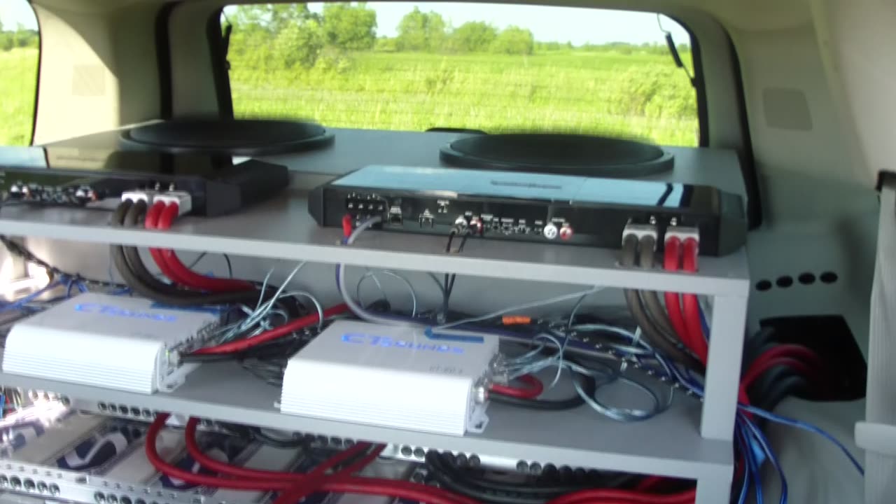 2014 Car Audio Bass system test 8