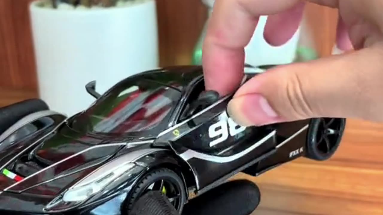 1:24 Ferrari LaFerrari is hot 🔥💨