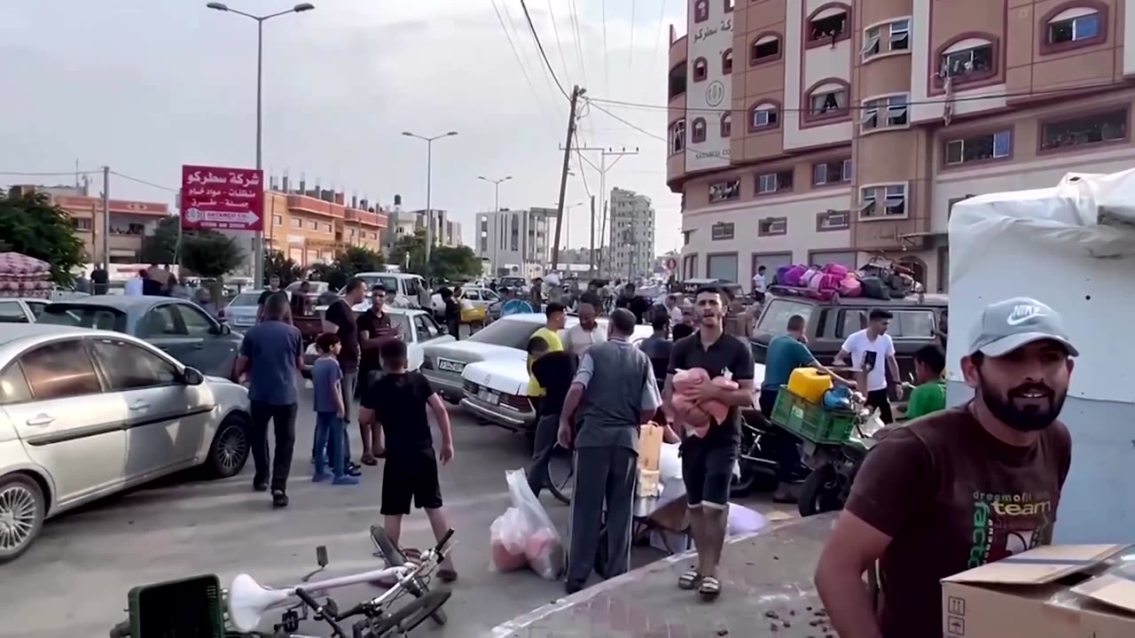 Palestinians storm U.N warehouse for food supplies