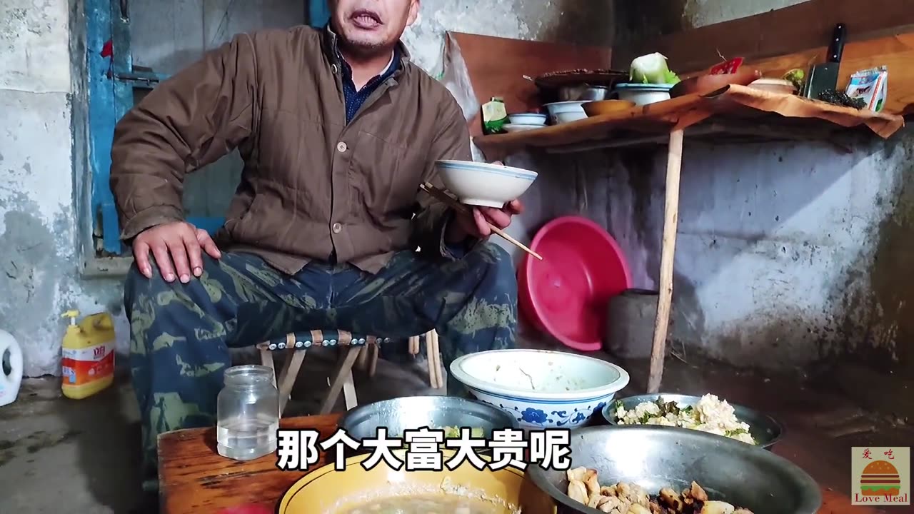 The hot pot version of potato noodles, meat and vegetables, the Northeast