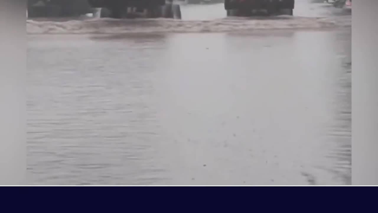 Floods occurred in Fangshan district, Beijing, Many vehicles and houses were swept away