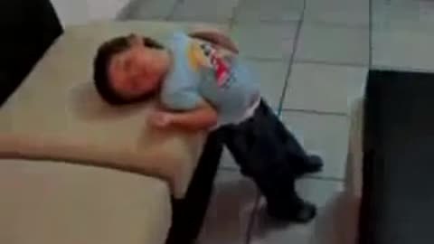 Funny Video Funny baby wants to sleep