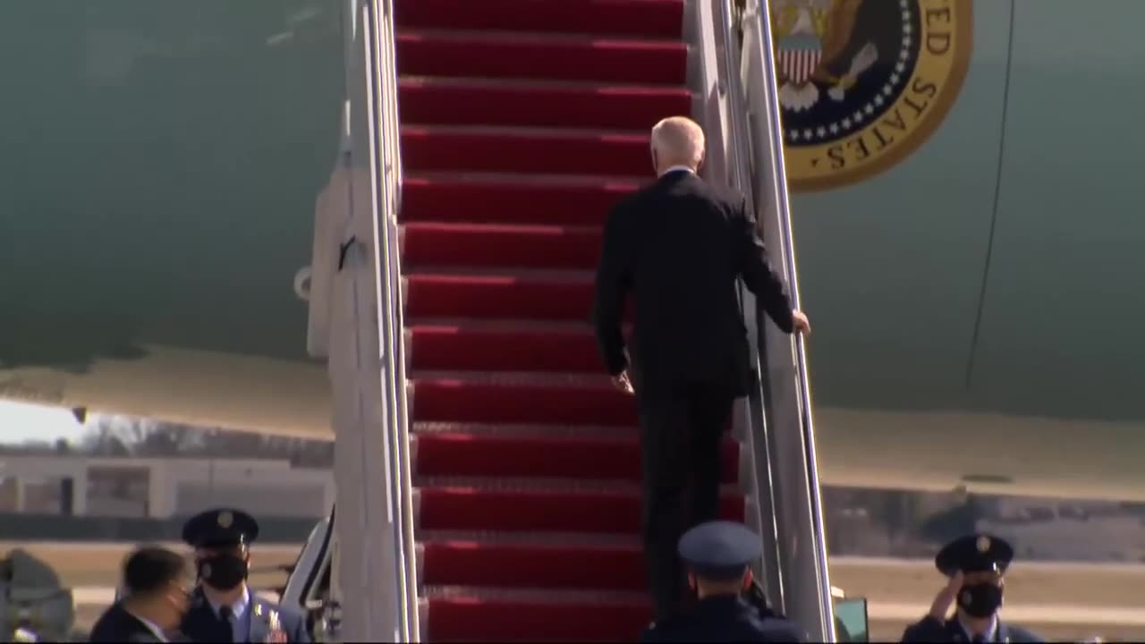 Biden fall's on Air Force One stairs