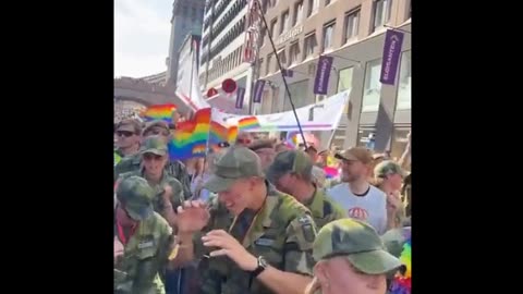 Ruotsin armeija Tukholmassa. 🇸🇪🏳️‍🌈 Etsi Jari Taponen🤓 #jengisotakuriin.