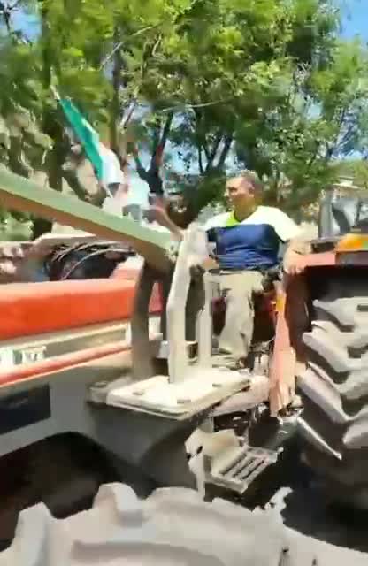 Po holandských farmářích vyrazili do ulic se svými traktory protestovat i italští zemědělci