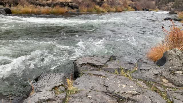 Central Oregon – Steelhead Falls – Up Close & Personal with Crooked River – 4K