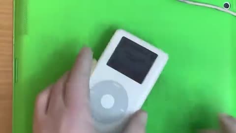 Massive 128GB In an old black and white iPod. Flash Modding An iPod Classic