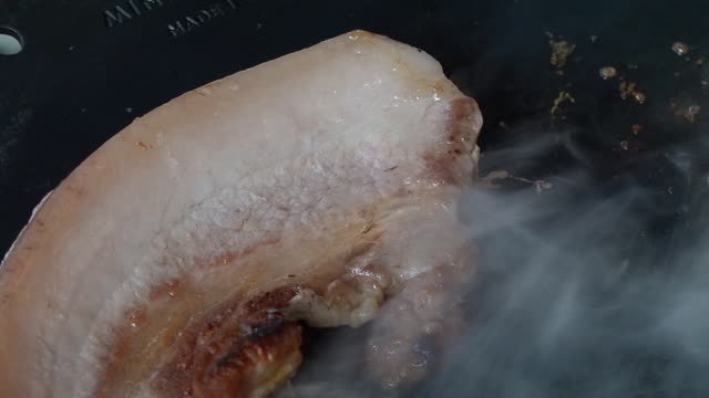 Grilling pork belly, delicious Korean food. 4