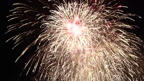 Isn't the spectacular fireworks cool?
