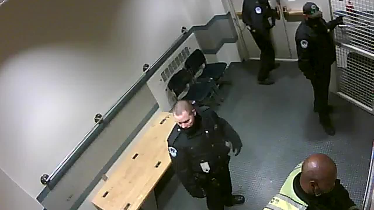 1657HQOB02PrisonerProcessingLobby_2021-01-06_18h00min00s793ms.mp4