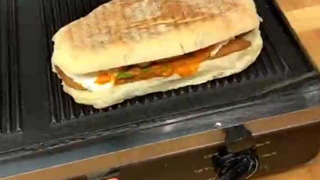 chicken curry sauce sandwich