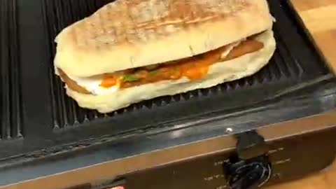 chicken curry sauce sandwich