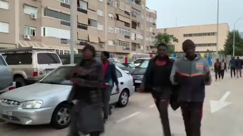 African immigrants Chant as they Enter Spain " Captured on Camera "🙄🙄