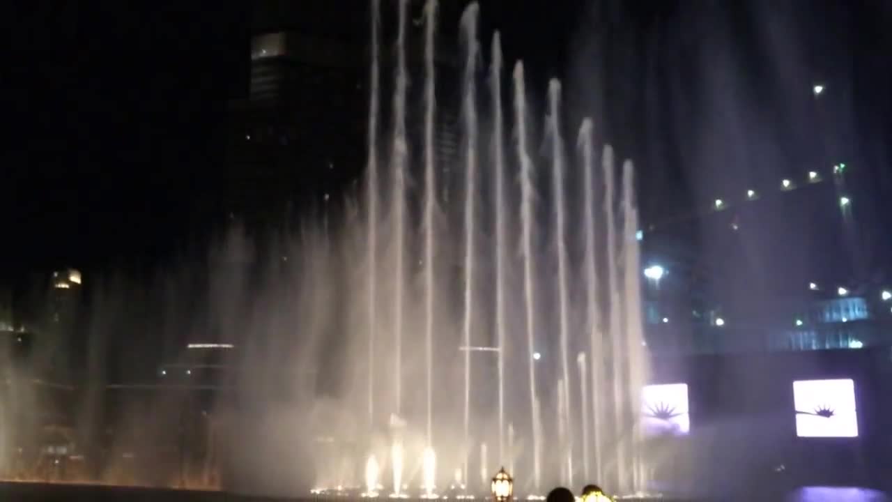 Dubai mall dancing fountain