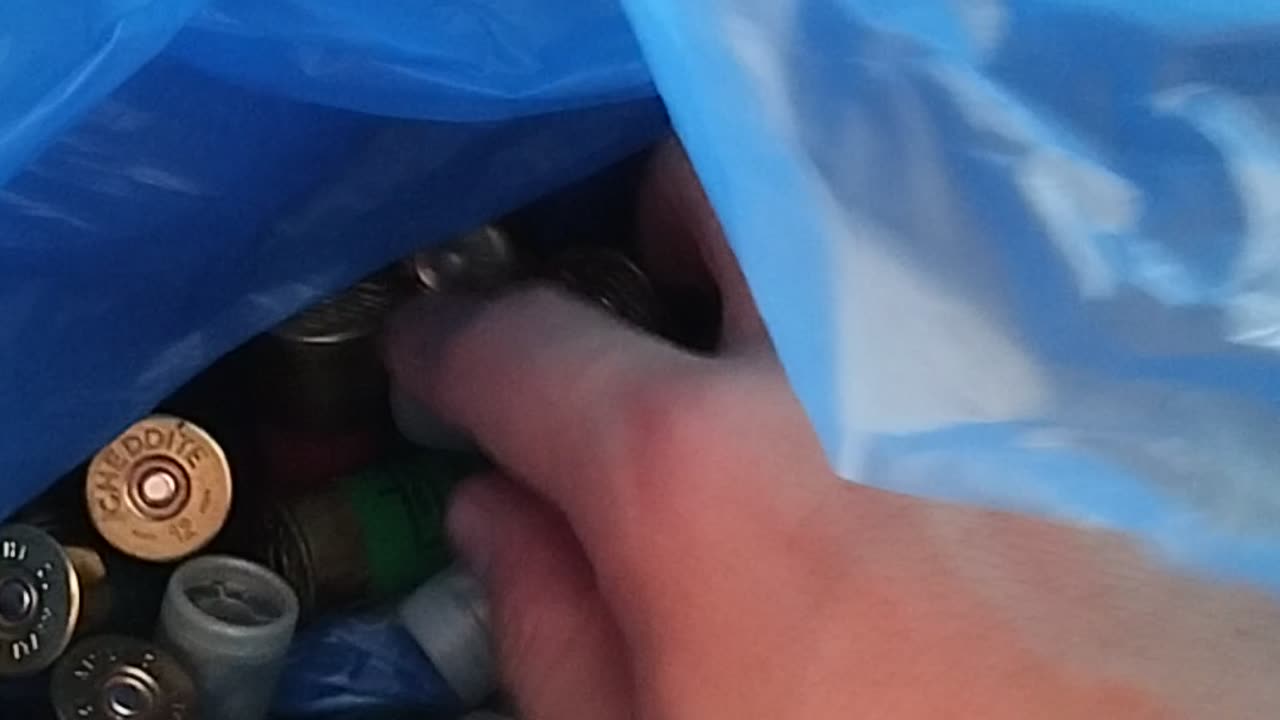 ΧΡΕΙΑΖΟΝΤΑΙ ΠΟΛΛΕΣ ΚΑΡΑΜΕΛΕΣ ΓΙΑ ΝΑ ΕΛΕΥΘΕΡΩΘΟΥΜΕ...