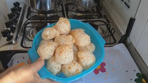 Pão de queijo crocante