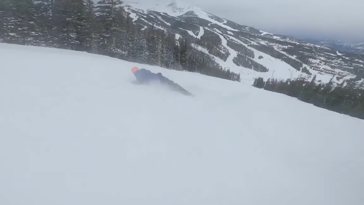 Skier Shows off The Deepest Carves on A Single Ski