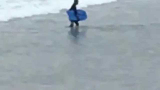 Commenting on a surfer with slippers