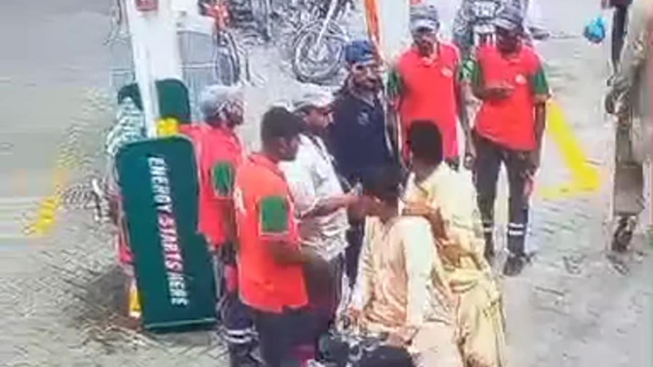 Petrol pump firing and death scene