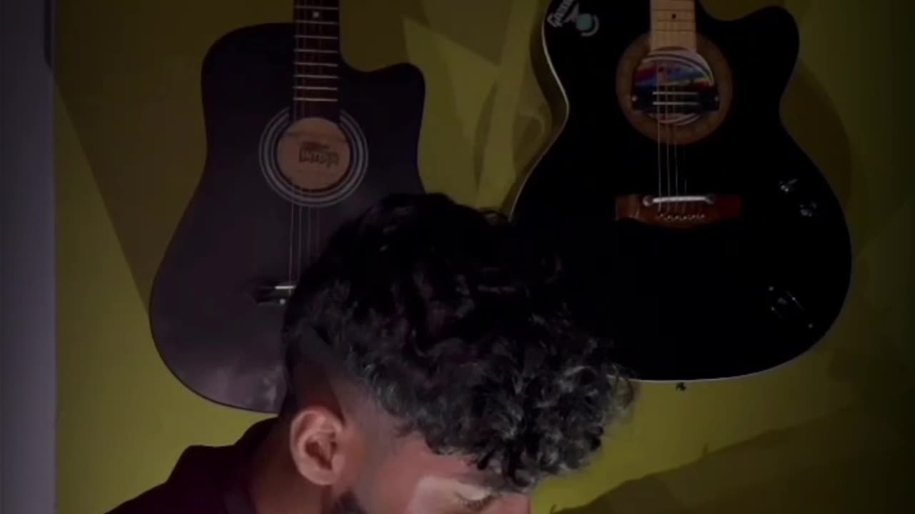 Half Girlfriend - Phir Bhi Tumko Chaahunga Chords by Misc