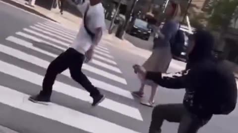 USA. Wild video shows a knife fight in downtown Chicago.