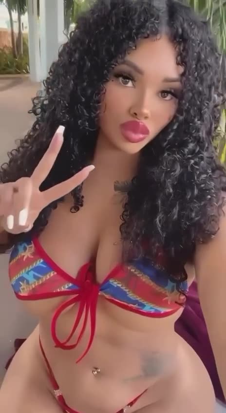 CAREEBEAN BABE ISLANDS BEAUTY 🦋👑🥵💦