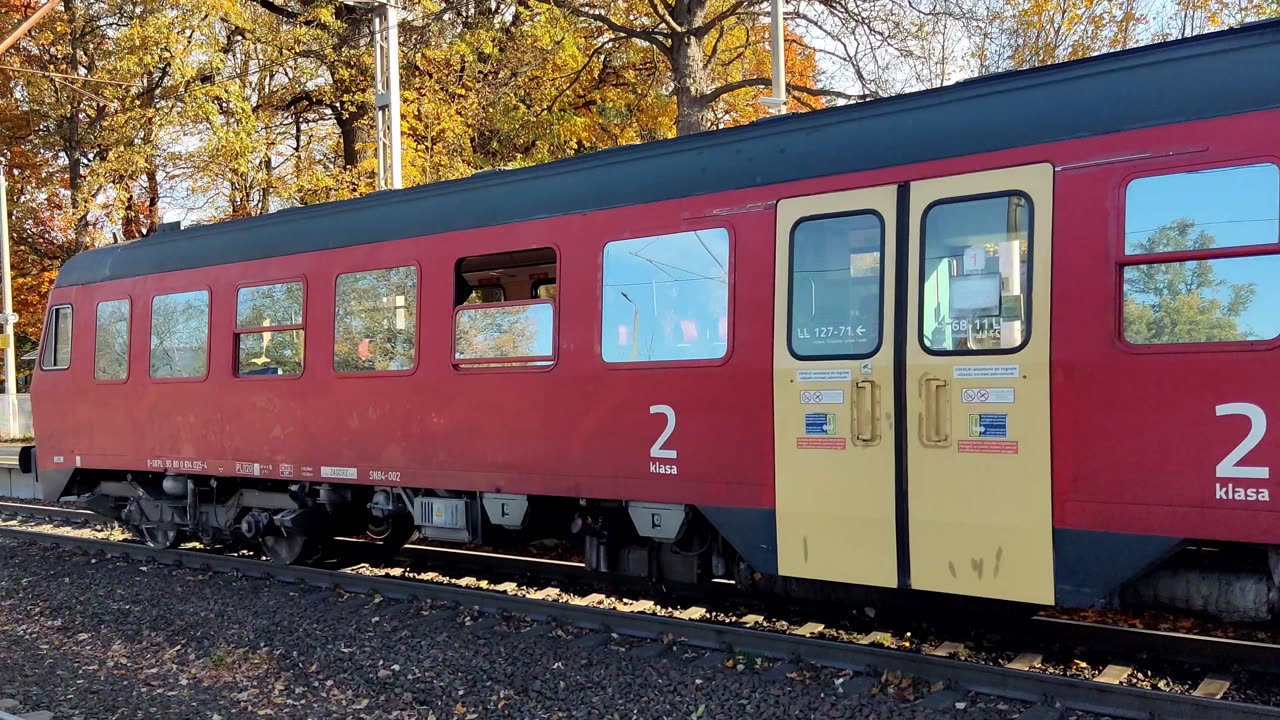 TLK Szczeliniec w jesiennych Janowicach Wielkich