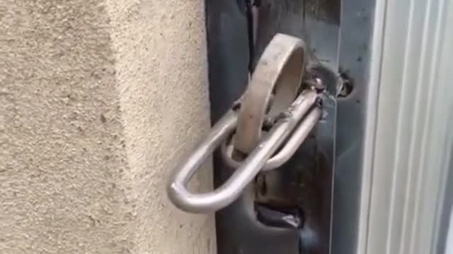 A genius idea to use a door lock at the lowest cost