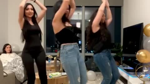 Sister sister #foryoupage #fyp #arab #trend #arabtiktok #dancing #dancechallenge