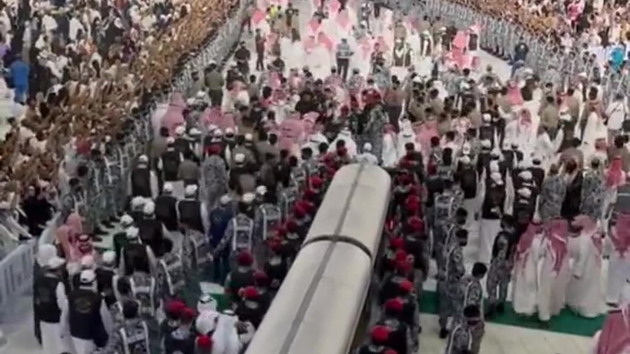 Changing cover of KHANA KABAH ❤ such a beautiful moment ❤